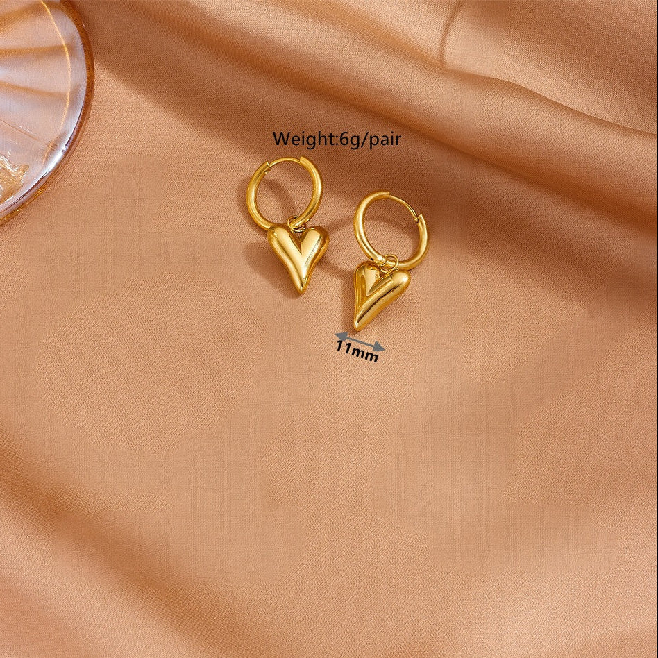 Measurement diagram of the heart earrings showing the 11mm heart width and 6g/pair weight.