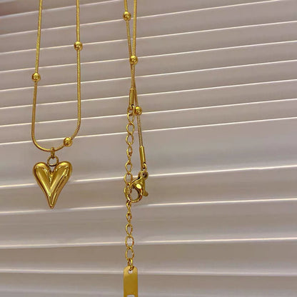 Detailed shot of the necklace clasp, $5\text{cm}$ extender, and the high-polish finish of the 3D heart pendant.
