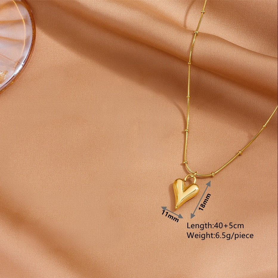 Technical diagram of the heart necklace, showing dimensions: 11x18 mm pendant and 40+5cm length.